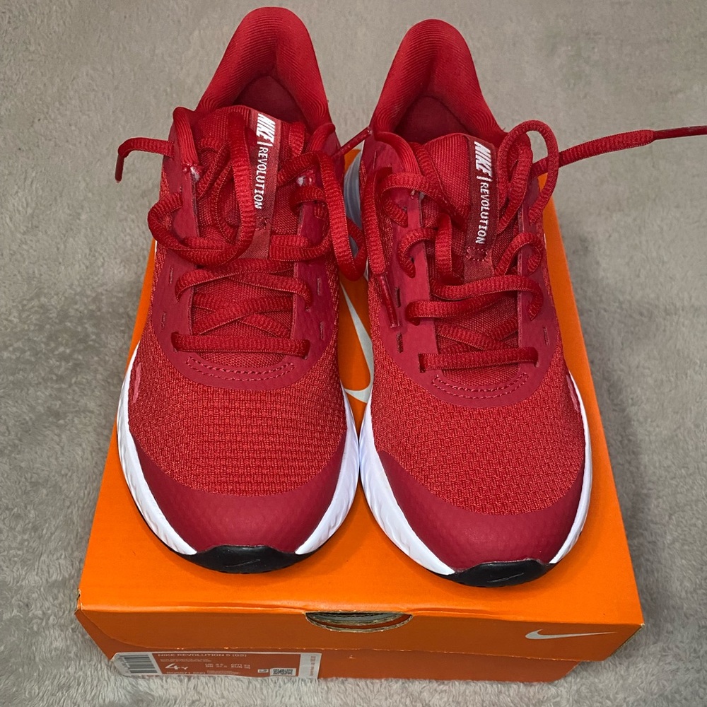 Brand new. super comfy Nike kids running sneakers